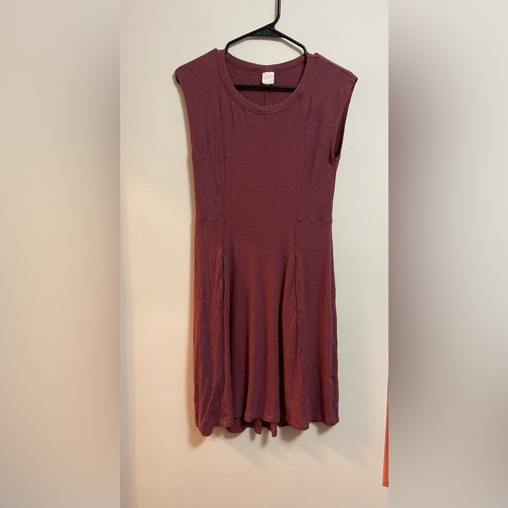 Lolë - Women’s Villeray Short Sleeve Dress - Thistle Heather - Size S‎